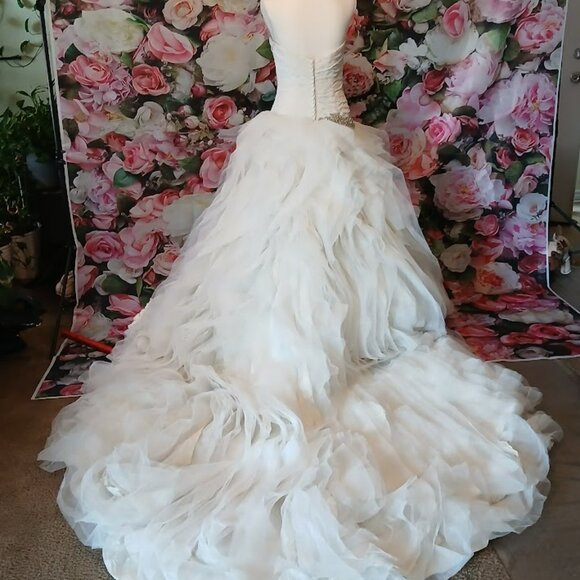 IAN STUART VINTAGE STRAPLESS WITH RHINE STONE WEDDING GOWN - SIZE 10 - Picture 2 of 3